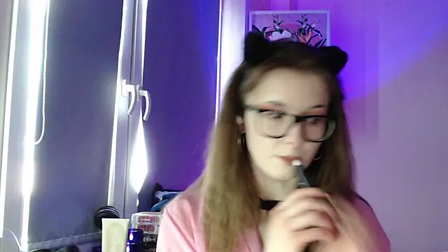 Snapshot of LunaXcherry chatting on 20, 5, 2026 LunaXcherry online show from 20, 5, 2026