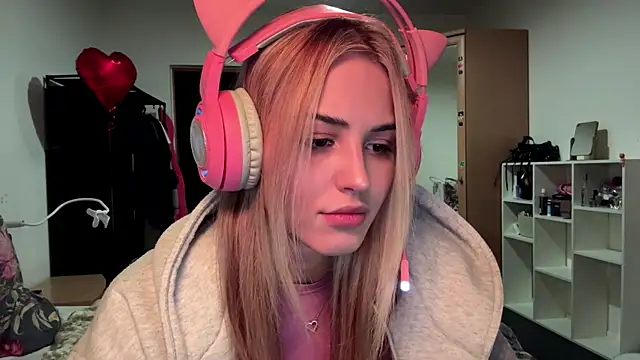 Snapshot of Evva_mayy chatting on 15, 2, 2026 Evva mayy online show from 15, 2, 2026