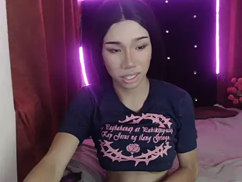 Snapshot of Queenoflustx chatting on 3, 5, 2026 Queenoflustx online show from 3, 5, 2026