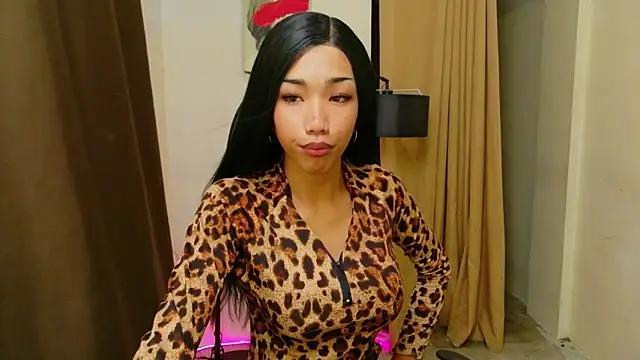 Snapshot of Queenoflustx chatting on 8, 5, 2026 Queenoflustx online show from 8, 5, 2026