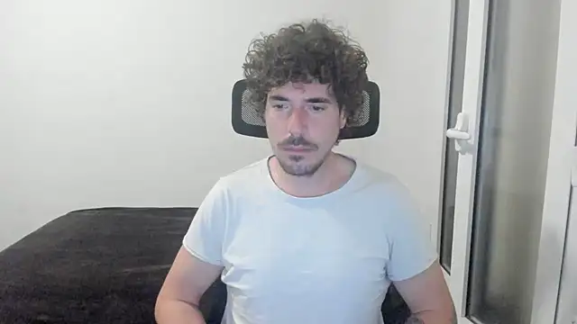 Snapshot of joaquin420_hot chatting on 25, 2, 2026 joaquin420 hot online show from 25, 2, 2026