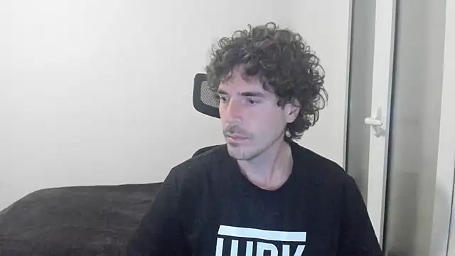 Snapshot of joaquin420_hot chatting on 25, 2, 2026 joaquin420 hot online show from 25, 2, 2026