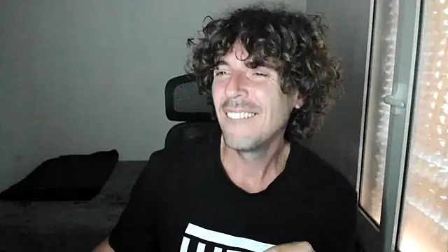 Snapshot of joaquin420_hot chatting on 6, 5, 2026 joaquin420 hot online show from 6, 5, 2026