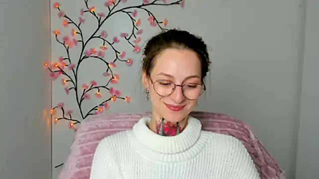 Esmi Winter online show from 11, 4, 2026