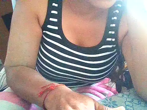 Snapshot of 02Hot-Queen chatting on 21, 2, 2026 02Hot-Queen online show from 21, 2, 2026