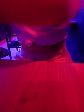 giloirinha5 online show from 4, 4, 2026