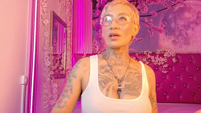 Everlyn sexx online show from 28, 2, 2026