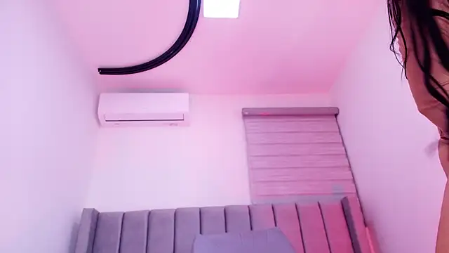 freyhasmith  online show from 11, 4, 2026