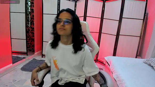 Julianne 7 online show from 24, 2, 2026