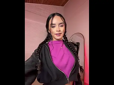 Snapshot of cristal_roberts chatting on 8, 6, 2026 cristal roberts online show from 8, 6, 2026