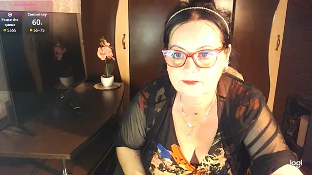 Snapshot of exiMIlf chatting on 30, 6, 2026 exiMIlf online show from 30, 6, 2026