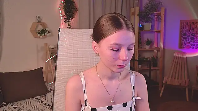 ElliFrankenweenie online show from 18, 4, 2026