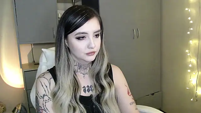 Snapshot of Rin_Tozier chatting on 19, 2, 2026 Rin Tozier online show from 19, 2, 2026