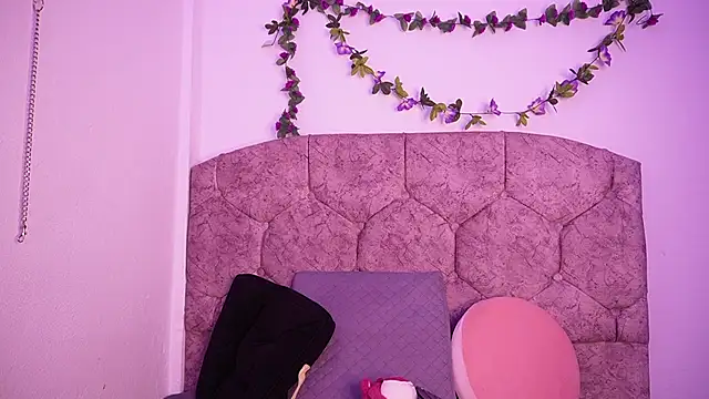 Snapshot of TiffanySander chatting on 12, 3, 2026 TiffanySander online show from 12, 3, 2026