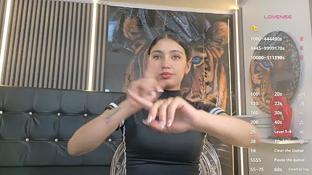  ArianaToroo online show from 6, 4, 2026