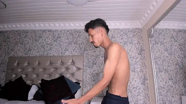 Snapshot of NoaahTylor chatting on 5, 4, 2026 NoaahTylor online show from 5, 4, 2026