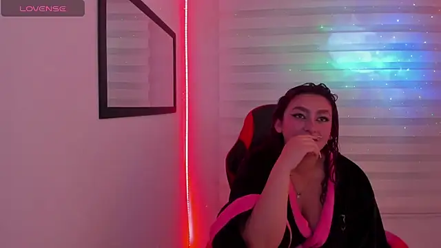 Snapshot of Emily_Jonesh chatting on 13, 2, 2026 Emily Jonesh online show from 13, 2, 2026