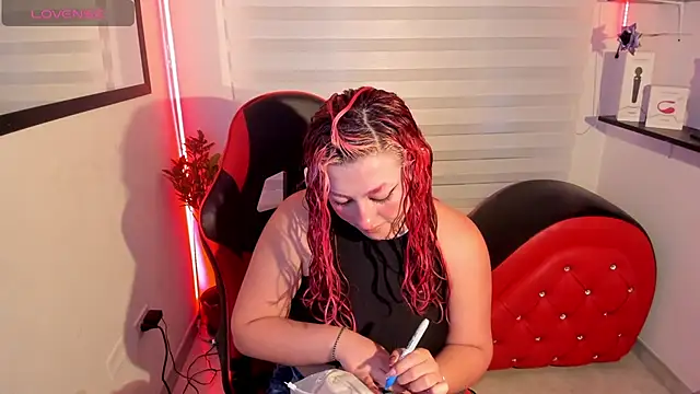 Snapshot of Emily_Jonesh chatting on 30, 4, 2026 Emily Jonesh online show from 30, 4, 2026