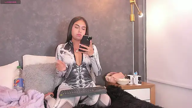 vaelina angels online show from 21, 4, 2026