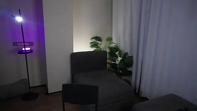 ClarineCasebolt online show from 19, 4, 2026