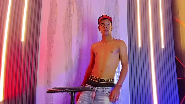 Snapshot of Vicky_and_Jeyco chatting on 16, 2, 2026 Vicky and Jeyco online show from 16, 2, 2026