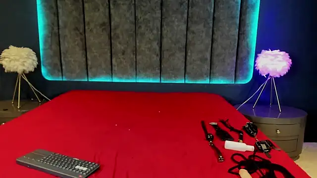 LuciaBeltrann online show from 13, 4, 2026