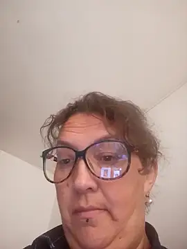 Snapshot of _Saraqueen chatting on 5, 4, 2026 Saraqueen online show from 5, 4, 2026