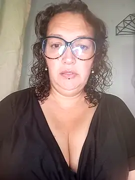 Snapshot of _Saraqueen chatting on 9, 4, 2026 Saraqueen online show from 9, 4, 2026