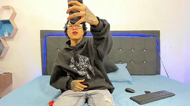 Ale cuzz online show from 6, 3, 2026