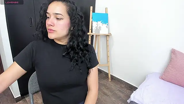 Snapshot of love_kriss chatting on 27, 5, 2026 love kriss online show from 27, 5, 2026