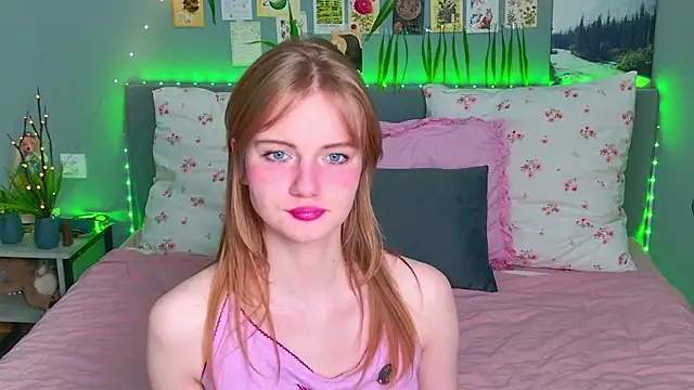 Snapshot of ElfieWhite chatting on 19, 7, 2026 ElfieWhite online show from 19, 7, 2026