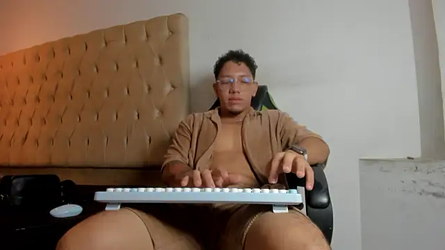 MaxSeduce23 online show from 20, 2, 2026