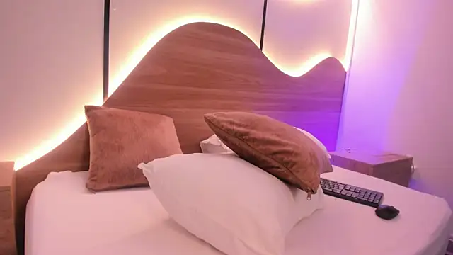 ariadna boneville online show from 10, 4, 2026