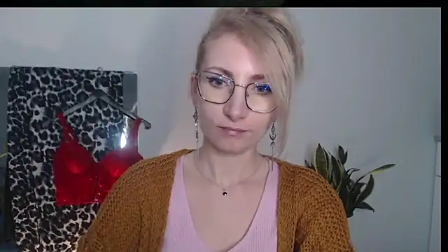 CinderellaMoon online show from 8, 4, 2026