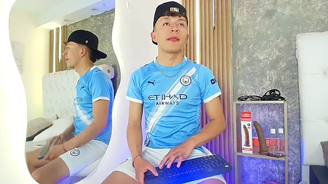 Dark Nico online show from 5, 4, 2026