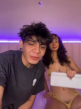 Snapshot of abrilandjulian chatting on 22, 4, 2026 abrilandjulian online show from 22, 4, 2026