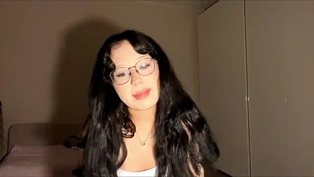 Snapshot of KateGlowee chatting on 21, 2, 2026 KateGlowee online show from 21, 2, 2026