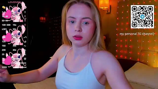 Snapshot of Linda__Bloom chatting on 17, 4, 2026 Linda Bloom online show from 17, 4, 2026