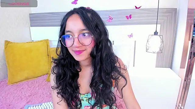 Snapshot of Emilyblussh chatting on 8, 4, 2026 Emilyblussh online show from 8, 4, 2026