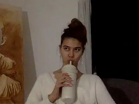 KiraVixenSweet online show from 1, 3, 2026