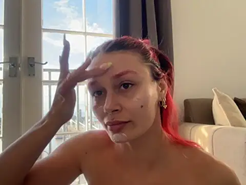 Snapshot of FoxyValentine chatting on 6, 4, 2026 FoxyValentine online show from 6, 4, 2026