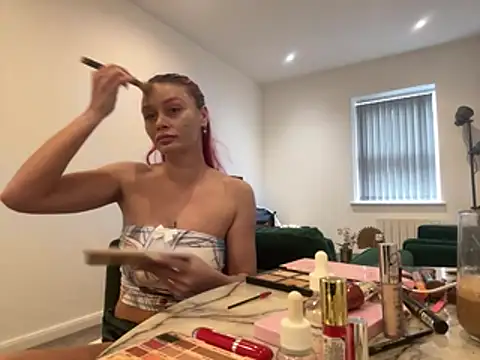 Snapshot of FoxyValentine chatting on 10, 4, 2026 FoxyValentine online show from 10, 4, 2026