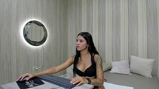 Snapshot of Isabellaa_Rosee chatting on 3, 5, 2026 Isabellaa Rosee online show from 3, 5, 2026