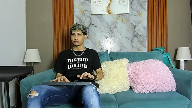 Snapshot of YOUNG_BOYS_HELL chatting on 6, 3, 2026 YOUNG BOYS HELL online show from 6, 3, 2026