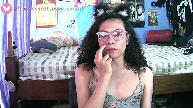 Snapshot of lewd_mooncat chatting on 1, 5, 2026 lewd mooncat online show from 1, 5, 2026