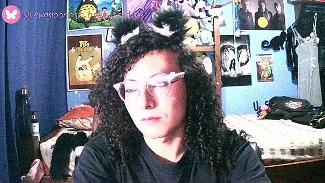 Snapshot of lewd_mooncat chatting on 7, 5, 2026 lewd mooncat online show from 7, 5, 2026