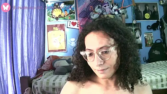 Snapshot of lewd_mooncat chatting on 8, 5, 2026 lewd mooncat online show from 8, 5, 2026