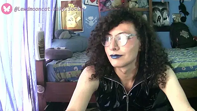 Snapshot of lewd_mooncat chatting on 28, 5, 2026 lewd mooncat online show from 28, 5, 2026