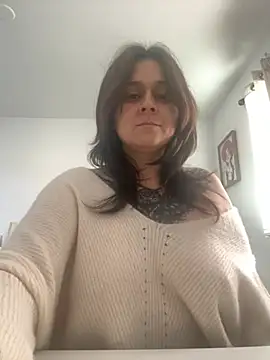 ValeValdez18 online show from 15, 2, 2026