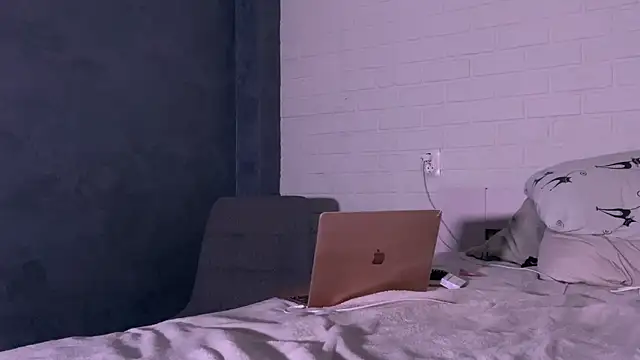 missmiroslava online show from 13, 4, 2026